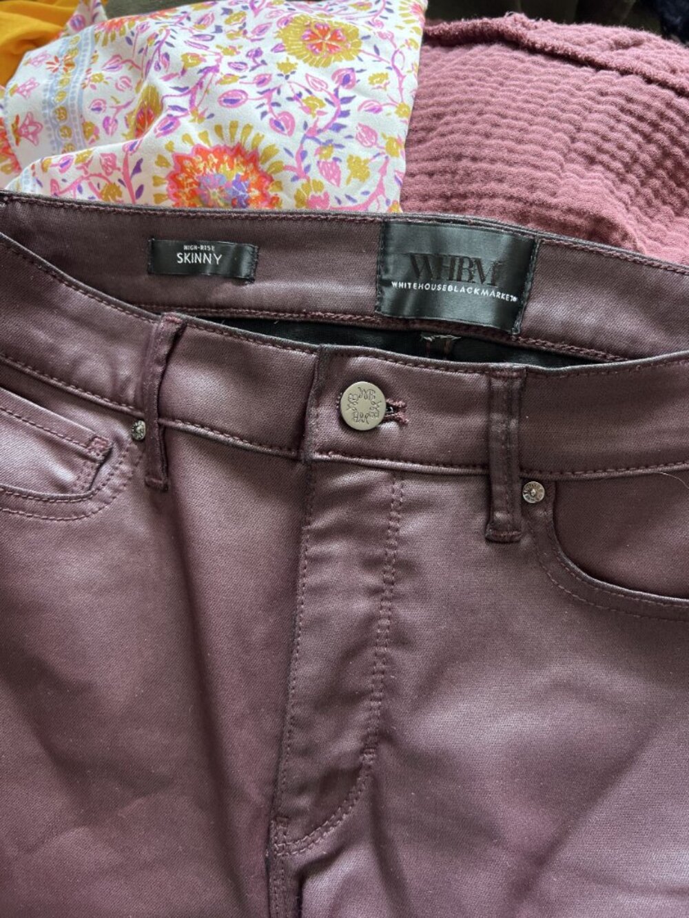 White House Black Market EDGY High-Rise Coated Skinny Jeans Burgundy Wine Biker - Picture 7 of 7